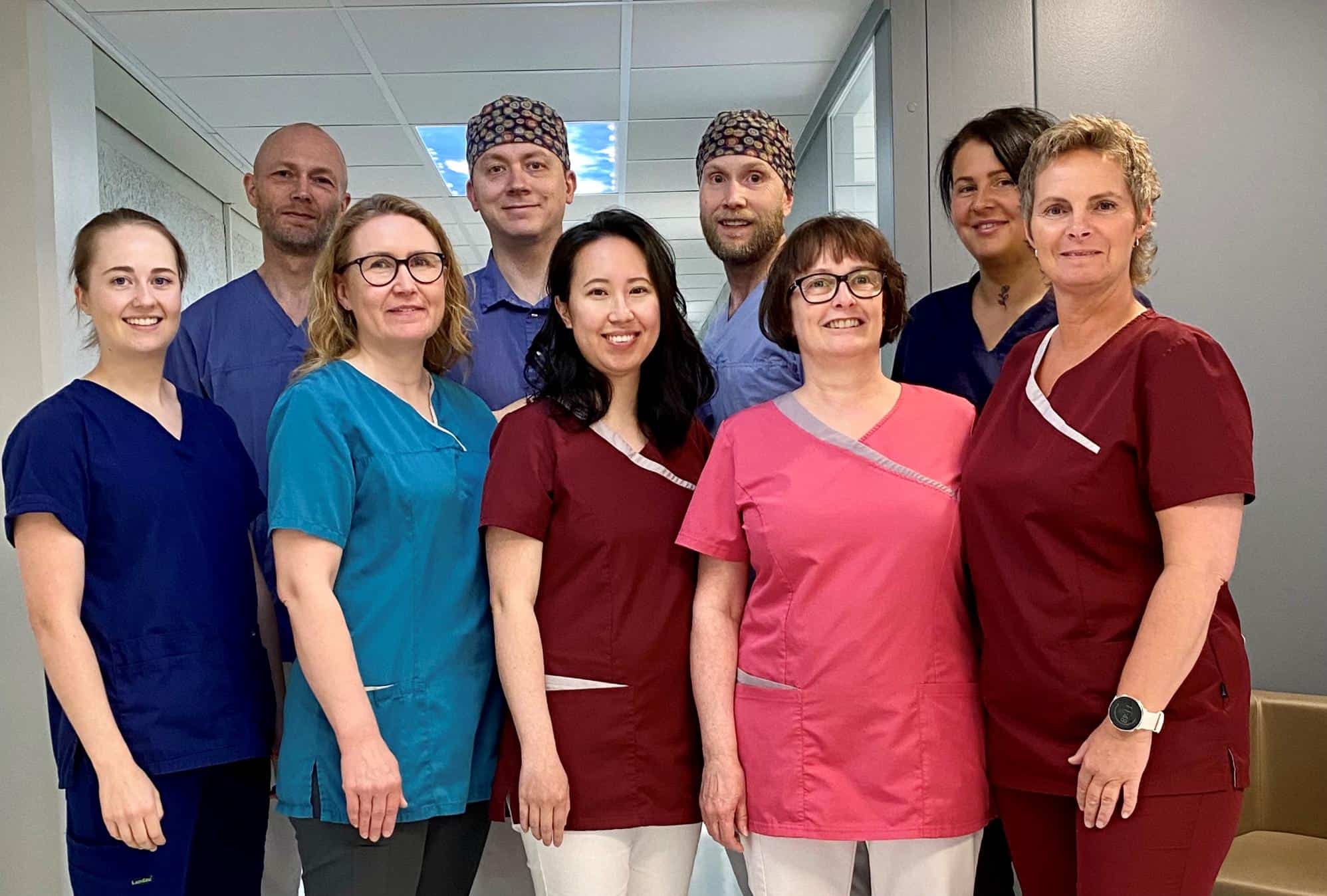 Teamet hos Abelgården Tannklinikk samlet i klinikken